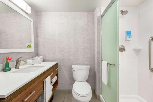 King Studio Suite - Non-Smoking image 6