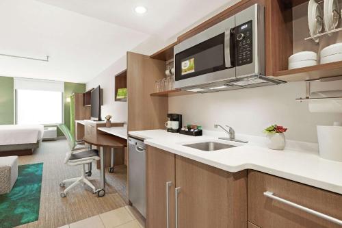 King Studio Suite - Non-Smoking image 4