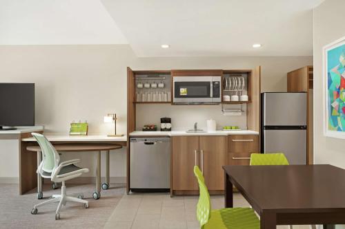 One-Bedroom King Suite - Non-Smoking image 3