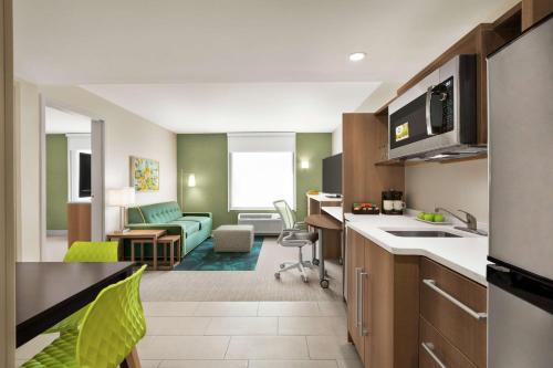 One-Bedroom King Suite - Non-Smoking room in Home2 Suites by Hilton Scottsdale Salt River
