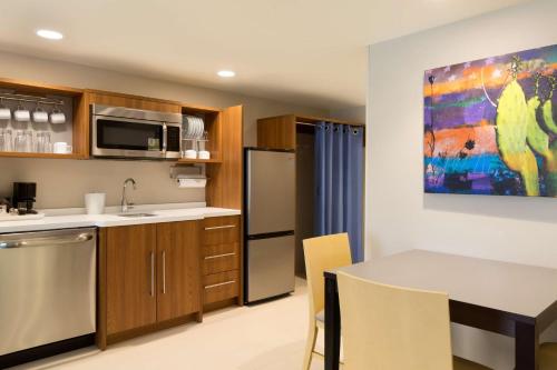 Home2 Suites By Hilton Glendale Westgate - image 7