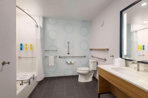 King Room with Bath Tub - Mobility Access