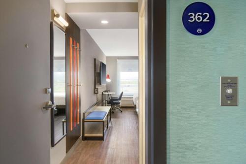 room detail thumbnail 1