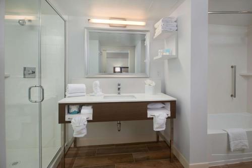 Hampton Inn & Suites Scottsdale On Shea Blvd - image 39