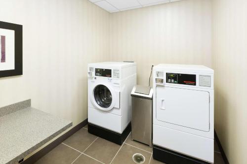 Hampton Inn Bridgeville - image 13