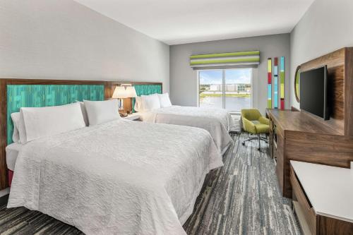 2 queen beds