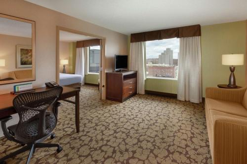 Hilton Garden Inn Pittsburgh University Place - image 11