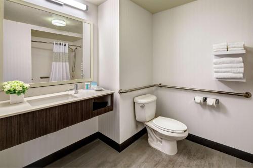 Hampton Inn & Suites by Hilton Palm Desert Room Type - King Room - Mobility Access/Non-Smoking