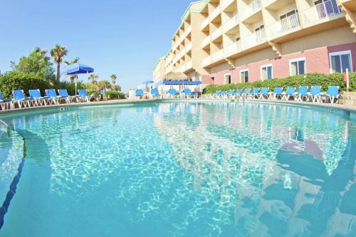 Swimming pool, Hampton Inn Pensacola Beach Hotel in Pensacola Beach (FL)