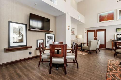 Hampton Inn & Suites Navarre - image 5
