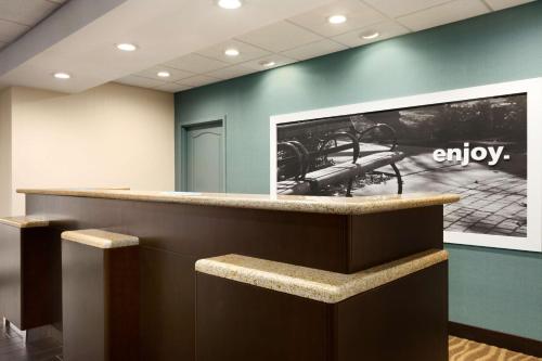 Hampton Inn Dover - image 8