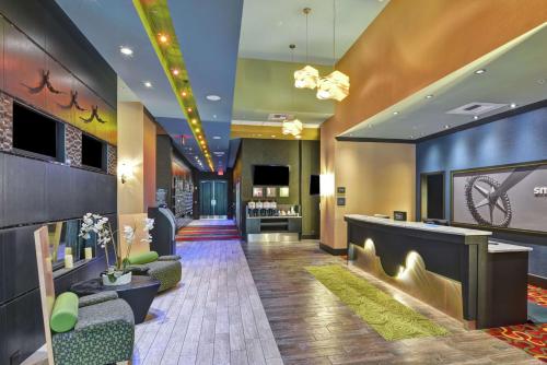 Hampton Inn & Suites Crabtree - image 13