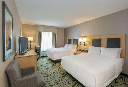 2 queen beds