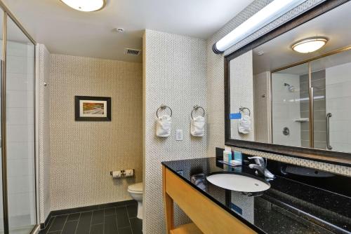 Hampton Inn & Suites Crabtree - image 11