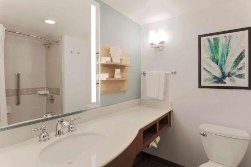 Hilton Garden Inn Raleigh-Durham/Research Triangle Park - image 13