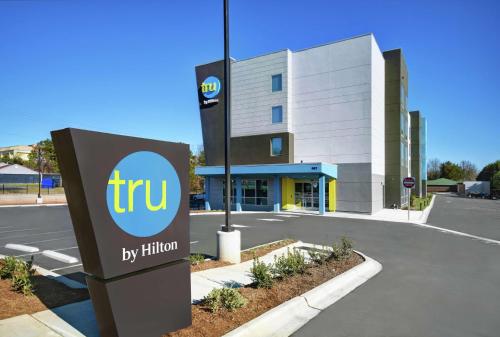 Tru By Hilton Burlington - main image