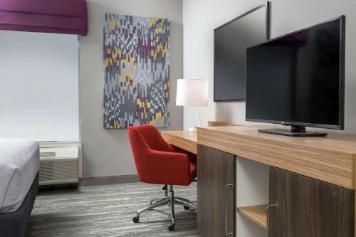 Hampton Inn & Suites Reno/Sparks - image 9