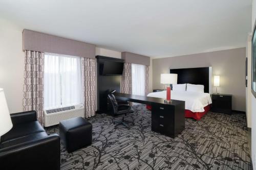 Hampton Inn By Hilton & Suites Roanoke Airport VA