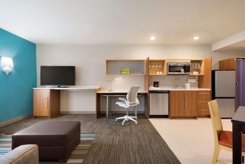 Home2 Suites by Hilton Roanoke - image 11