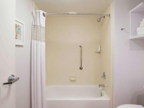Hampton Inn & Suites Rochester/Victor - image 13