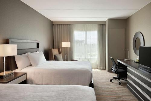 2 queen beds