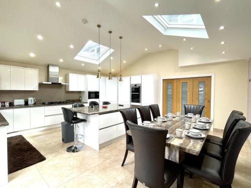 New Luxury Modern House near Airport Free Parking gîte à louer Stopsley