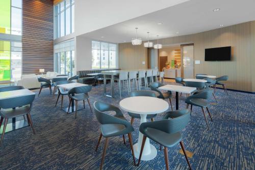 Hampton Inn & Suites San Diego Airport Liberty Station - image 10