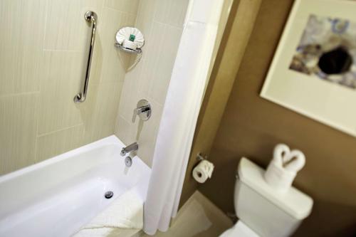 King Room image 7