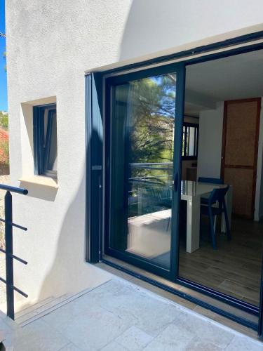 Évasion en calanque - Terrasse, jardin & criques (Evasion en calanque - Terrasse, jardin & criques) in Ensuès-la-Redonne