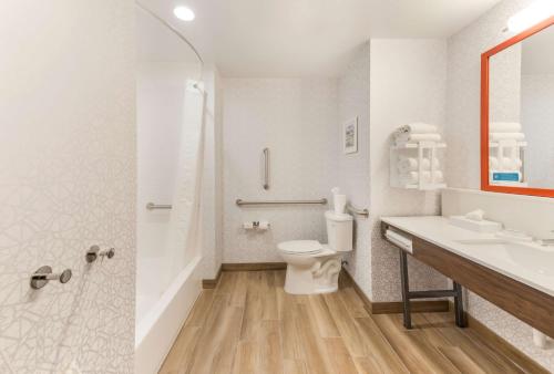 Hampton Inn & Suites Benton Harbor MI - image 8