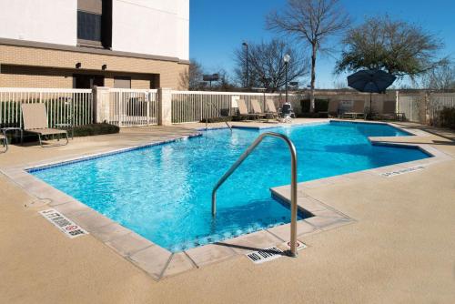 Hampton Inn and Suites Schertz - image 7