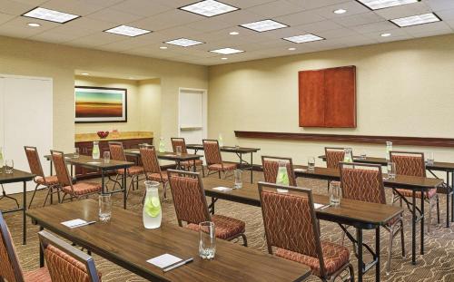 Hampton Inn & Suites Schertz - 회의실/연회장