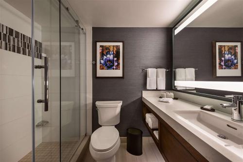 One-Bedroom Suite with Two Double Beds image 3