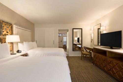 One-Bedroom Suite with Two Double Beds image 2