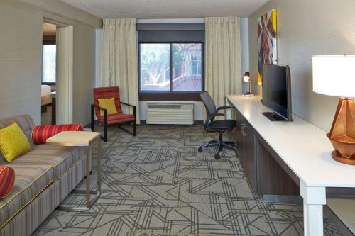 One-Bedroom King Suite with Sofa Bed room in Hilton Garden Inn Scottsdale Old Town