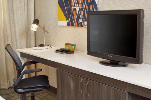 King Room image 3