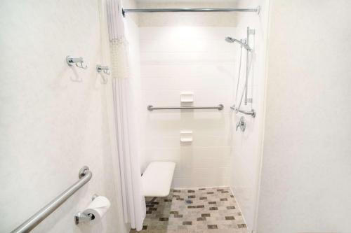 Hampton Inn Clarksville - image 11