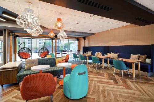 Tru By Hilton Louisville Airport - main image