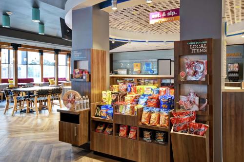 Tru By Hilton Louisville Airport - image 10