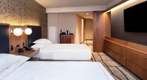The Charter Seattle Curio Collection By Hilton - image 11