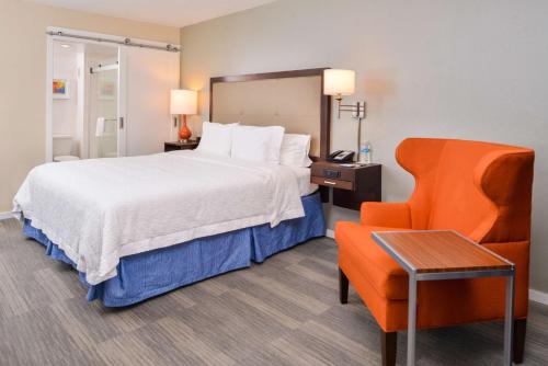 King Room with King Bed - Non-Smoking room in Hampton Inn Seattle-Airport