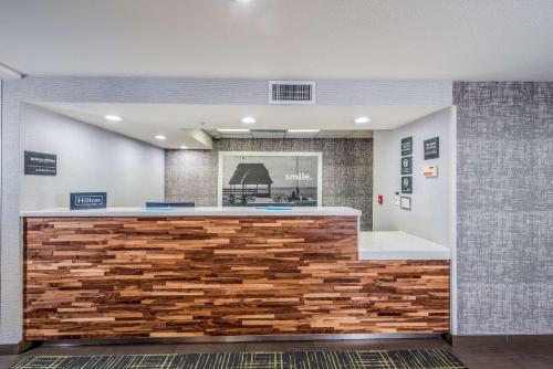 Hampton Inn Oakland-Hayward - image 10