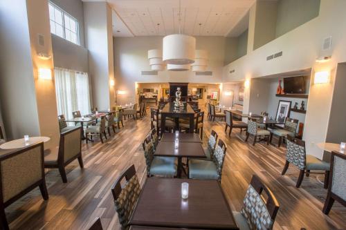 Restoran, Hampton Inn and Suites Berkshires Lenox in Lenox (MA)