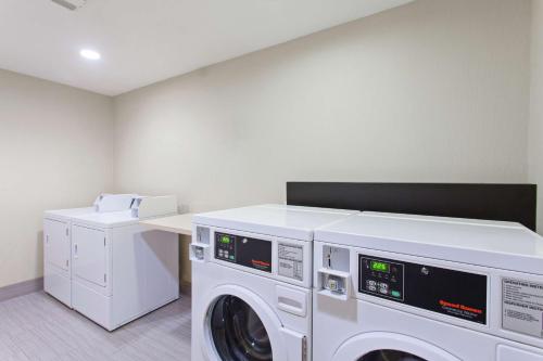 Hampton Inn Morgan Hill - image 10