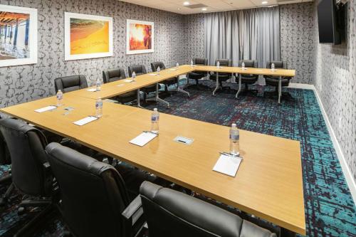 Hampton Inn & Suites Santa Maria - image 14