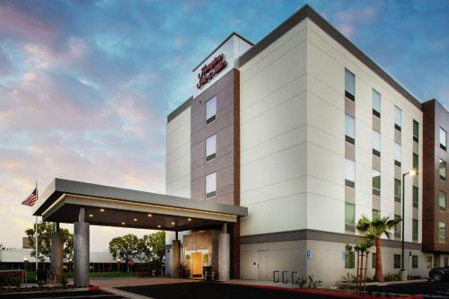 Hampton Inn & Suites Irvine/Orange County Airport