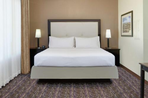 1 king bed, 1 sofa bed