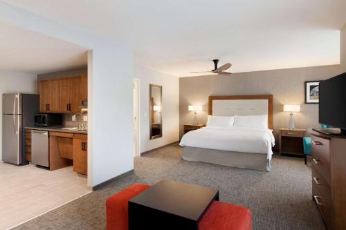 1 king bed, 1 sofa bed