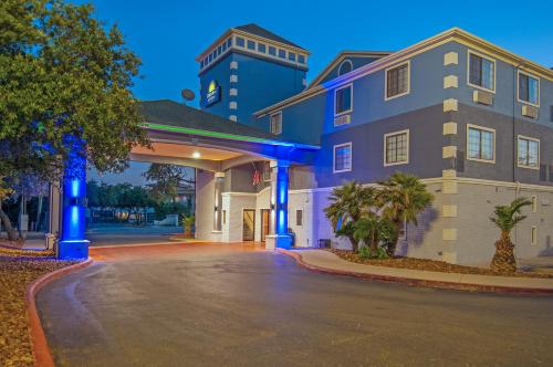 Days Inn by Wyndham Suites San Antonio North/Stone Oak
