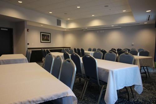 Hampton Inn West Plains - image 8